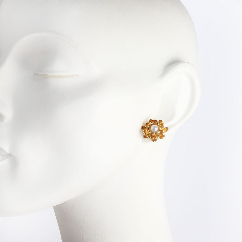 Chrysanthemum Pearl Flower Earrings